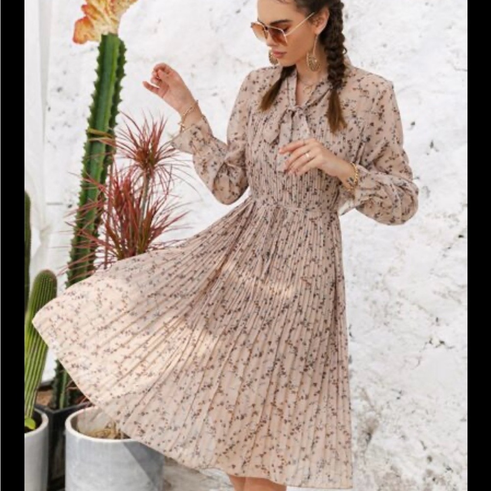 Simplee Beige Floral Pleated Long-Sleeve Dress Size L NWOT